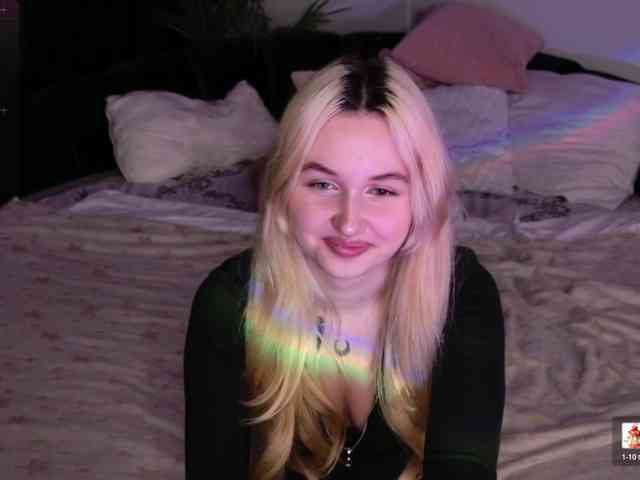LillyEyess webcam