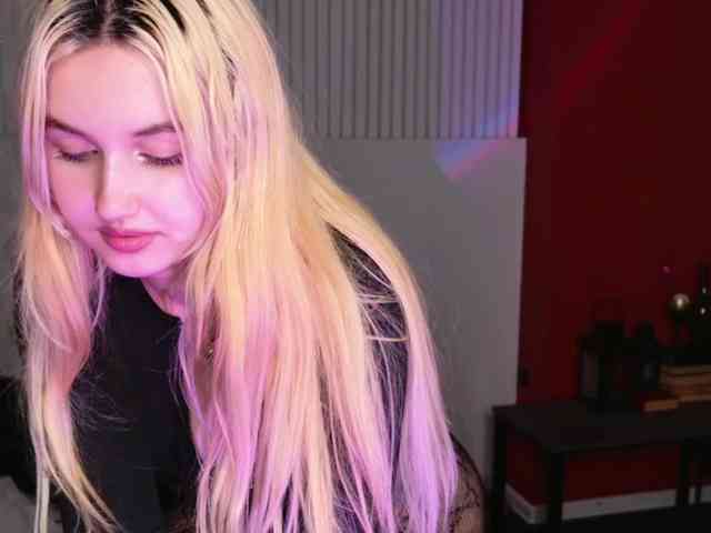 LillyEyess webcam