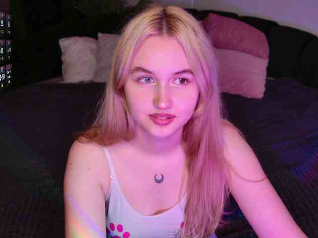 LillyEyess webcam