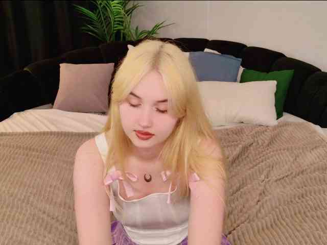 LillyEyess webcam