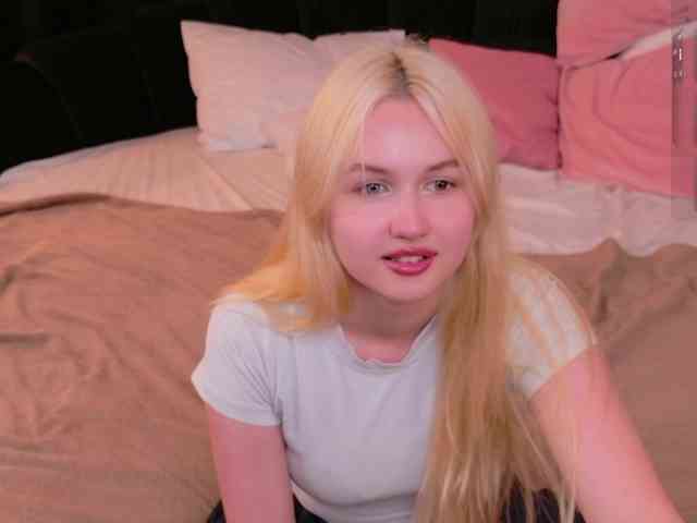 LillyEyess webcam
