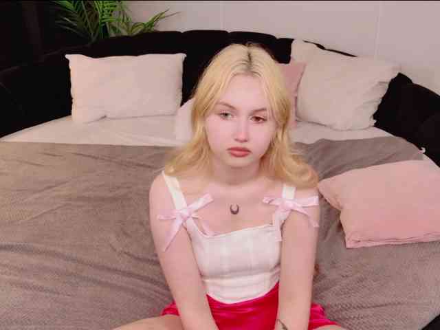 LillyEyess webcam