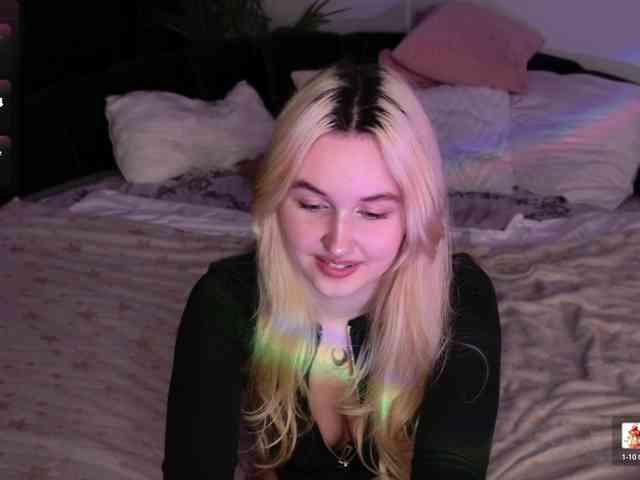 LillyEyess webcam