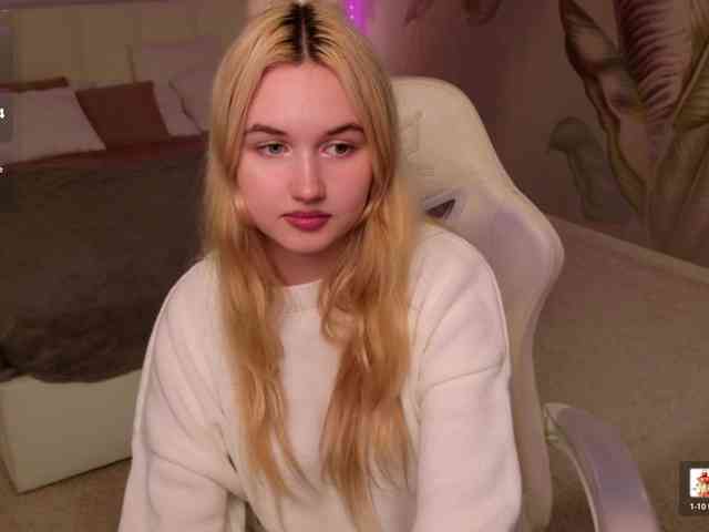 LillyEyess webcam