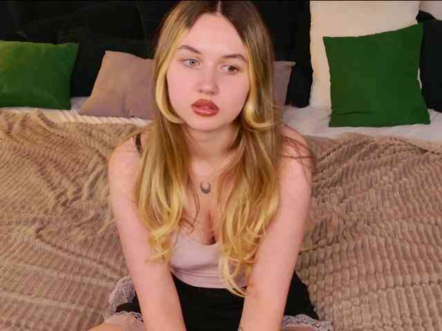LillyEyess webcam