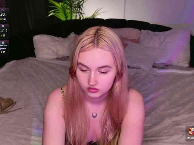 LillyEyess webcam