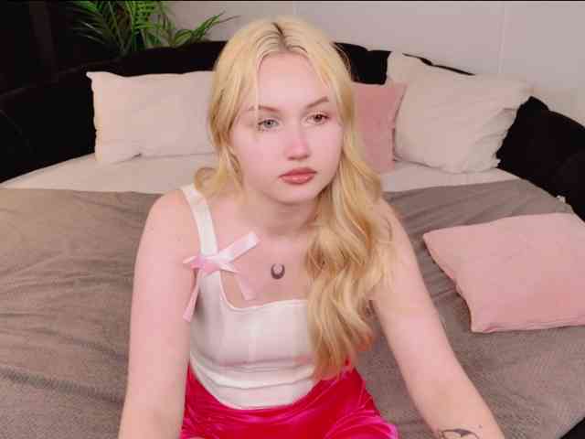 LillyEyess webcam