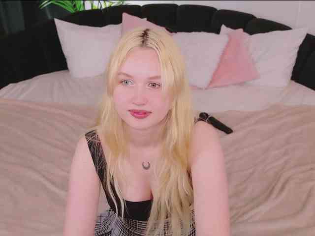 LillyEyess webcam