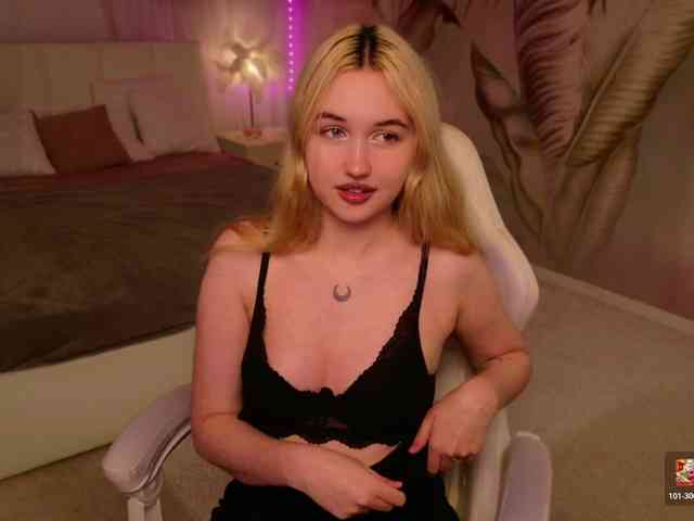LillyEyess webcam