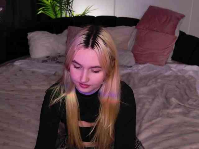LillyEyess webcam