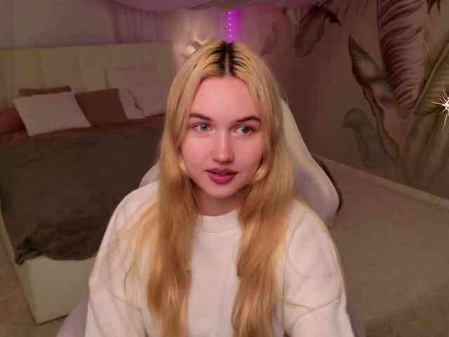 LillyEyess webcam