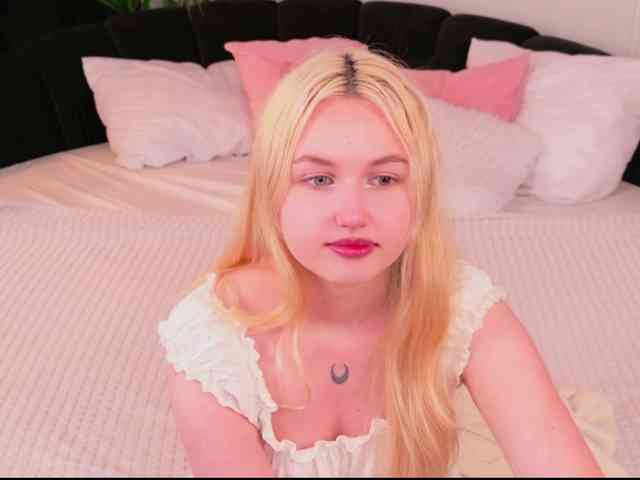 LillyEyess webcam