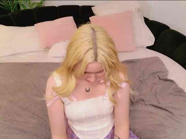 LillyEyess webcam