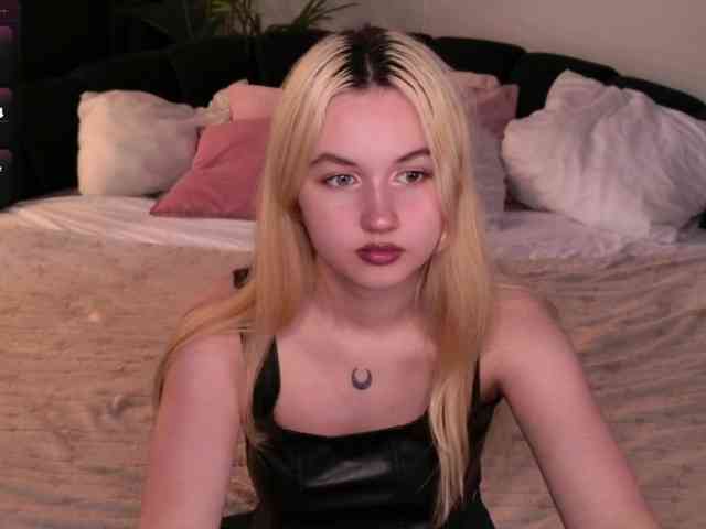 LillyEyess webcam
