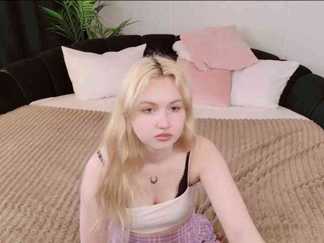 LillyEyess webcam