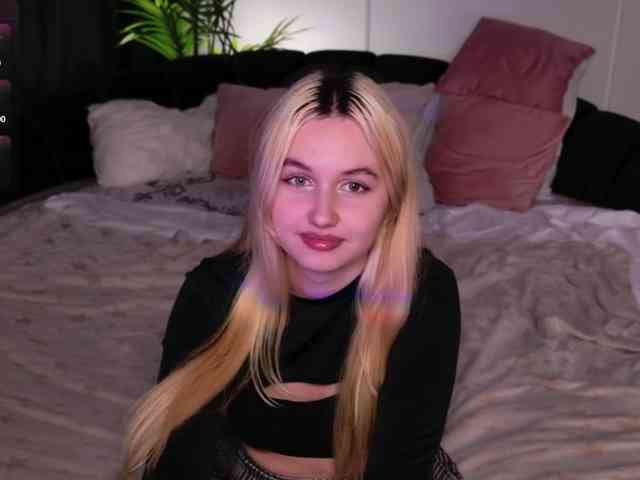 LillyEyess webcam