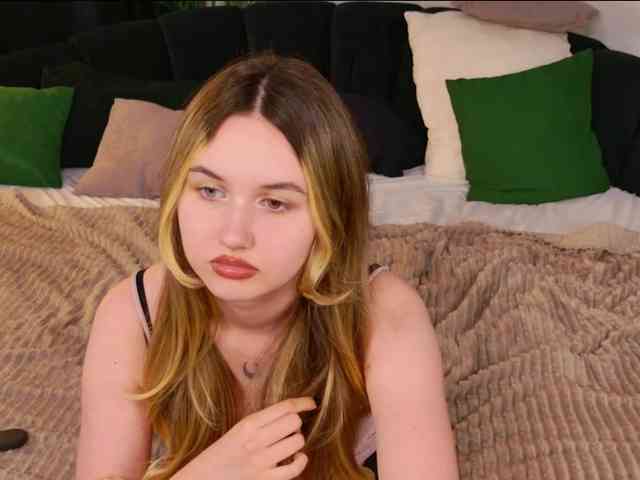 LillyEyess webcam