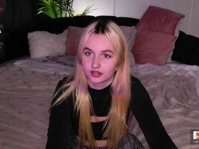 LillyEyess webcam