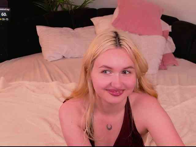 LillyEyess webcam