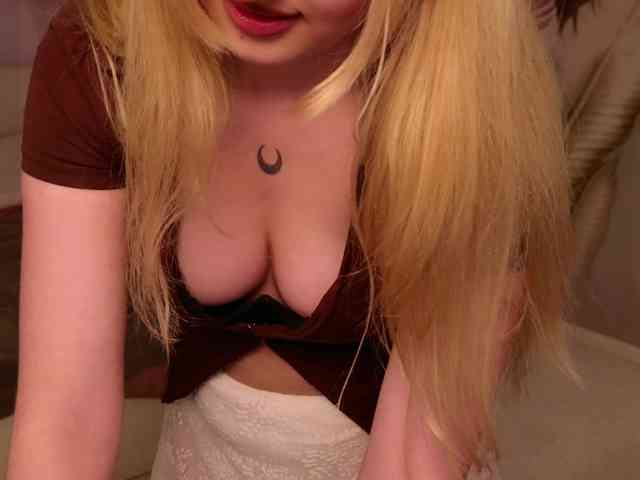 LillyEyess webcam