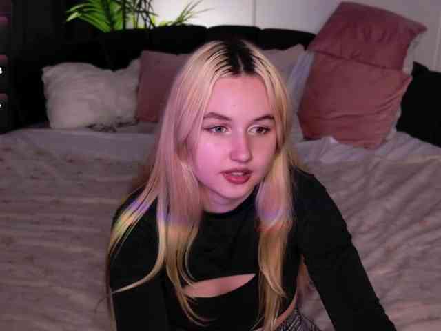 LillyEyess webcam