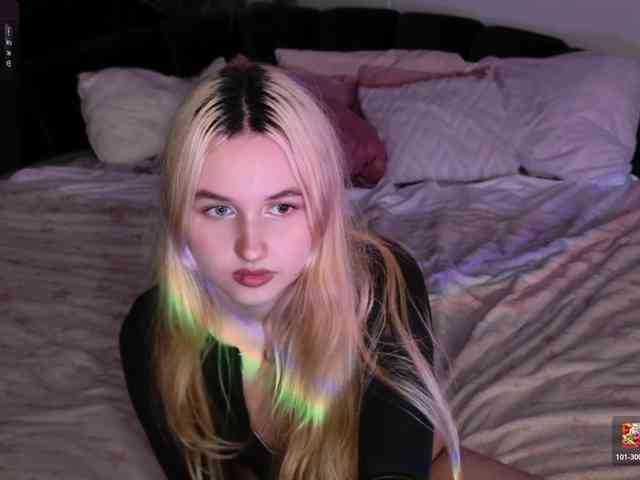 LillyEyess webcam