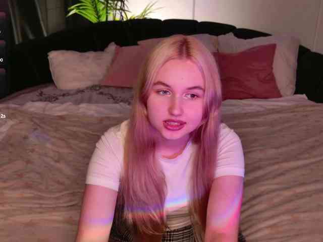 LillyEyess webcam