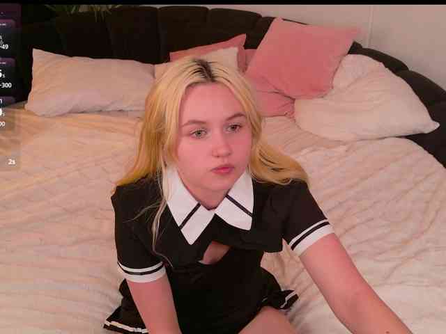 LillyEyess webcam