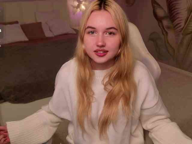 LillyEyess webcam