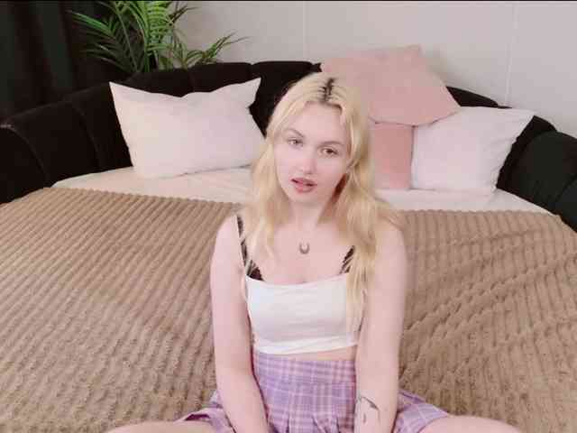 LillyEyess webcam