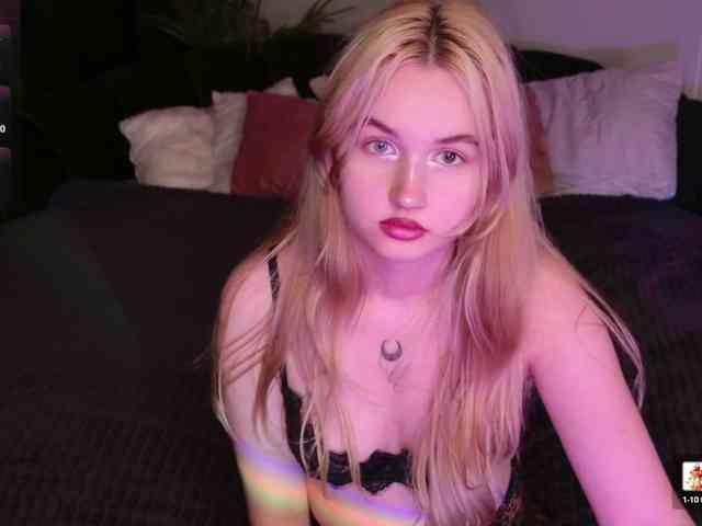 LillyEyess webcam