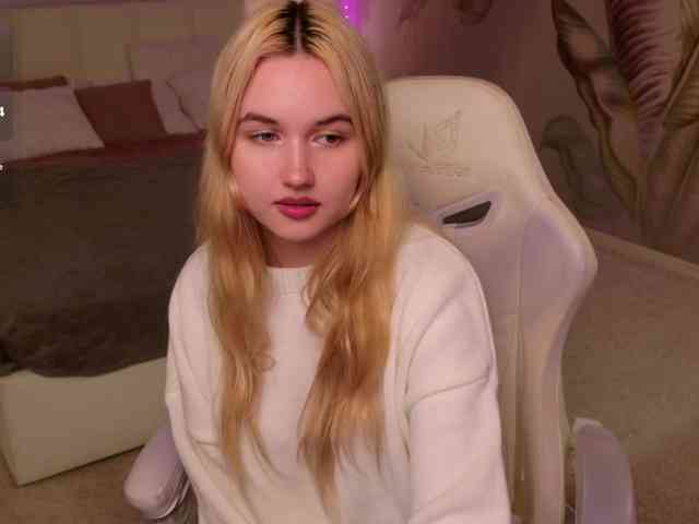 LillyEyess webcam