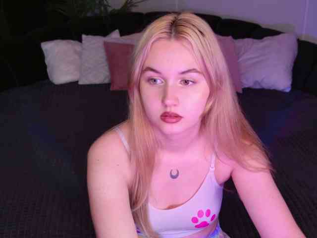 LillyEyess webcam