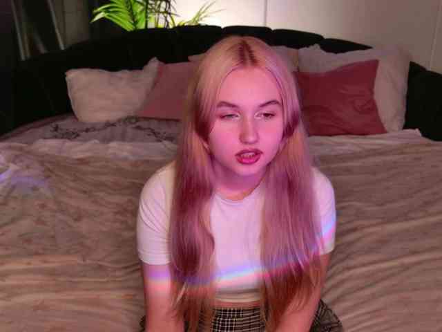 LillyEyess webcam