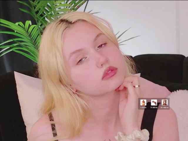 LillyEyess webcam