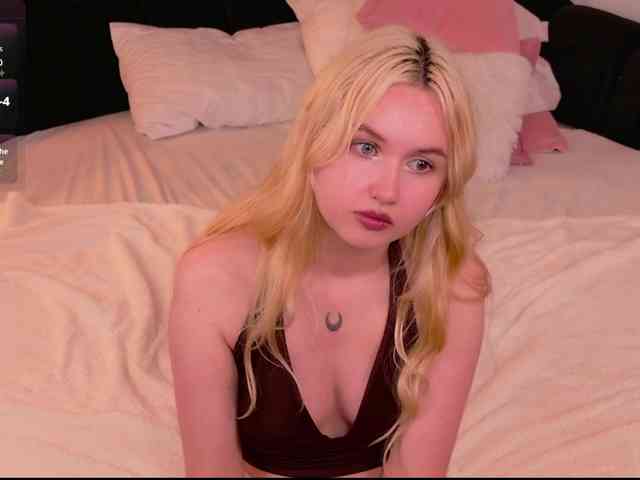 LillyEyess webcam