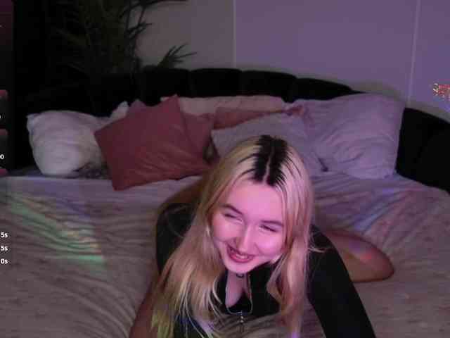LillyEyess webcam