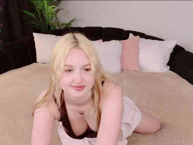 LillyEyess webcam