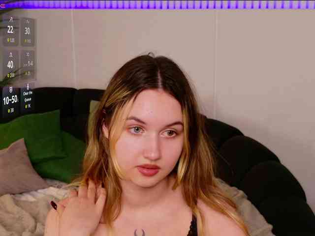 LillyEyess webcam