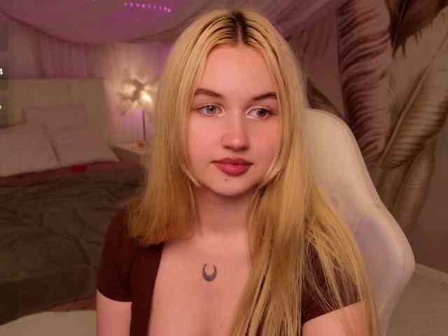 LillyEyess webcam