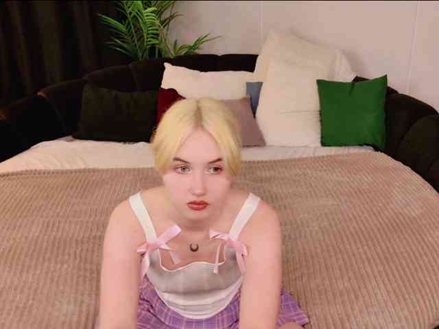 LillyEyess webcam