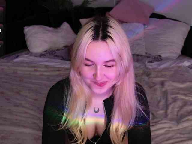 LillyEyess webcam