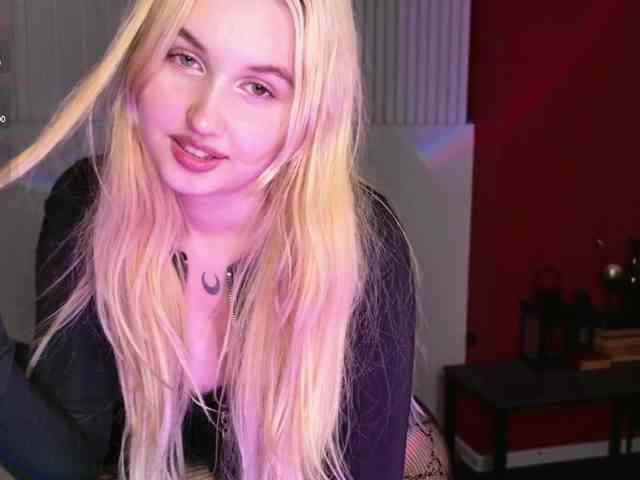 LillyEyess webcam
