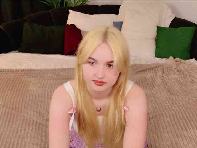 LillyEyess webcam