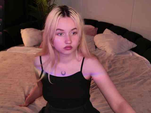 LillyEyess webcam