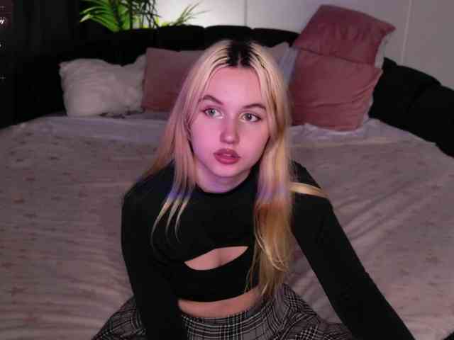LillyEyess webcam