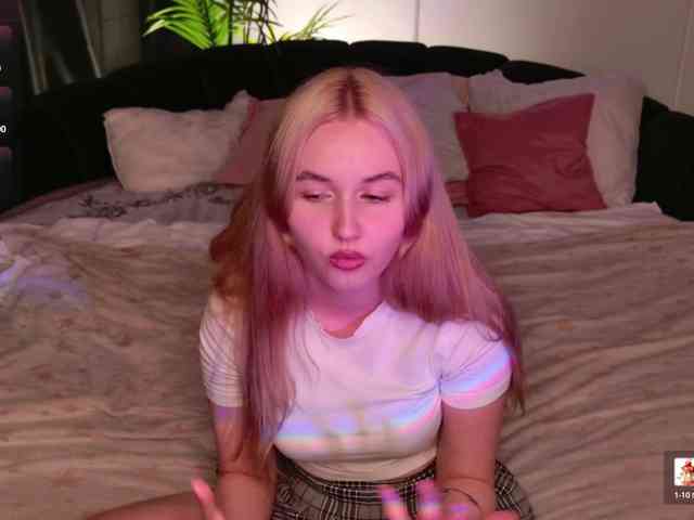 LillyEyess webcam