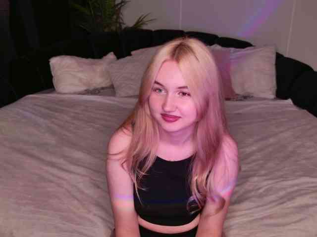 LillyEyess webcam