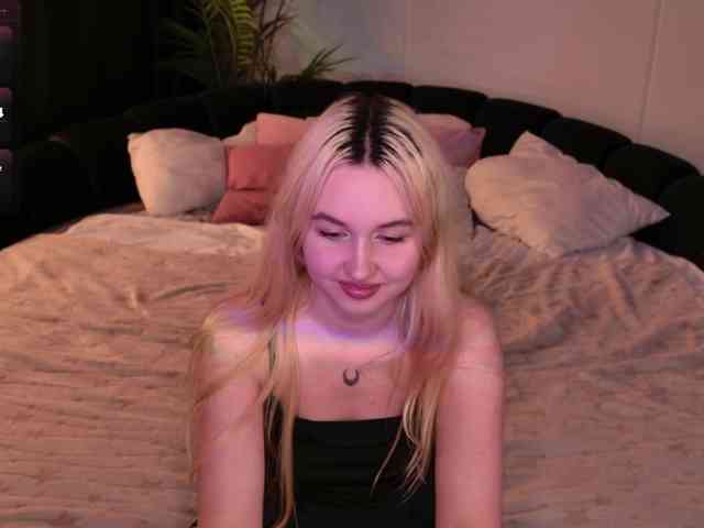 LillyEyess webcam
