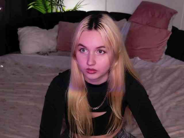 LillyEyess webcam